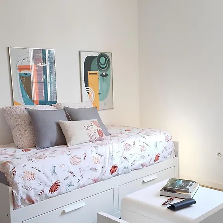 Le Nid Douillet - Lit Double - 10min A Pied Centre Apartment
